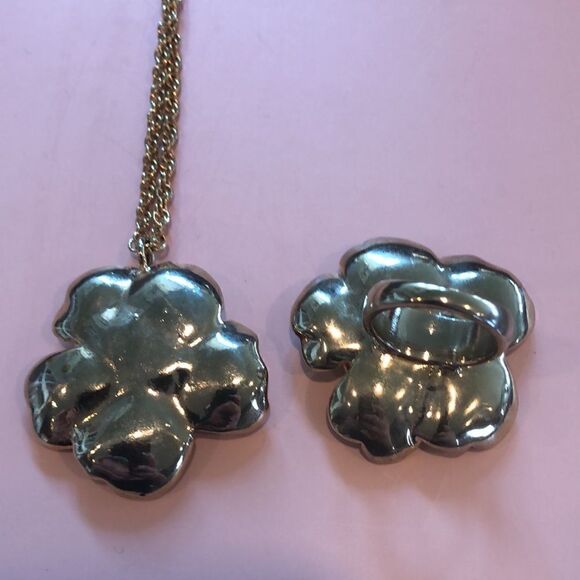 Flower necklace and ring set - Picture 7 of 8